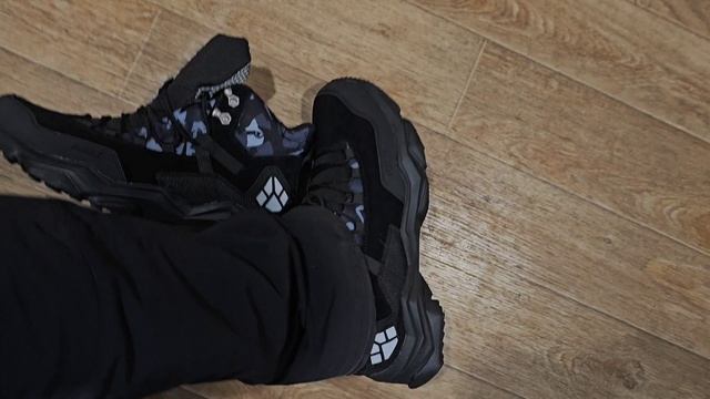 Посылка с Aliexpress Водонепроницаемые треккинговые кроссовки RAX недорого обзор