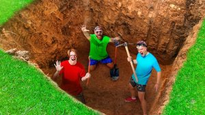 24 ЧАСА ЗАПЕРТА В ГИГАНТСКОЙ ЯМЕ!