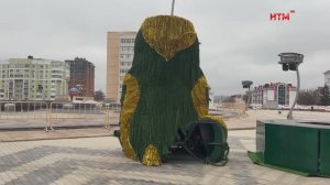 Новогодняя ёлка-лисичка на площади Тысячелетия