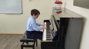 Кравцев Максим 1 кл, 8 лет Л. Шитте "Танец гномов".mp4