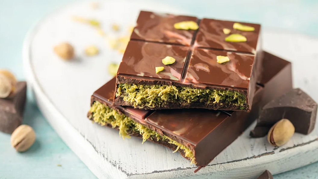 ASMR Самые популярные конфеты  Множество разноцветных леденцов  Разворачивание и поедание шоколада