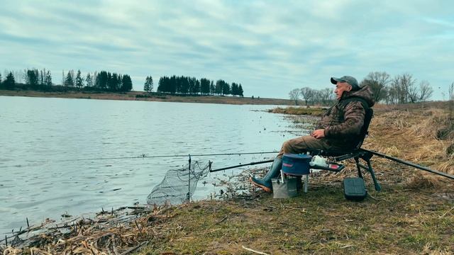 С фидером на озере. Просто вложик. Апрель 2024