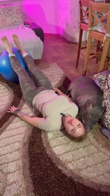 Обратные скручивания с фитболом смотреть онлайн