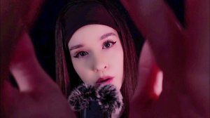 АСМР Релакс прикосновения и неразборчивый шепот на АСМРном языке