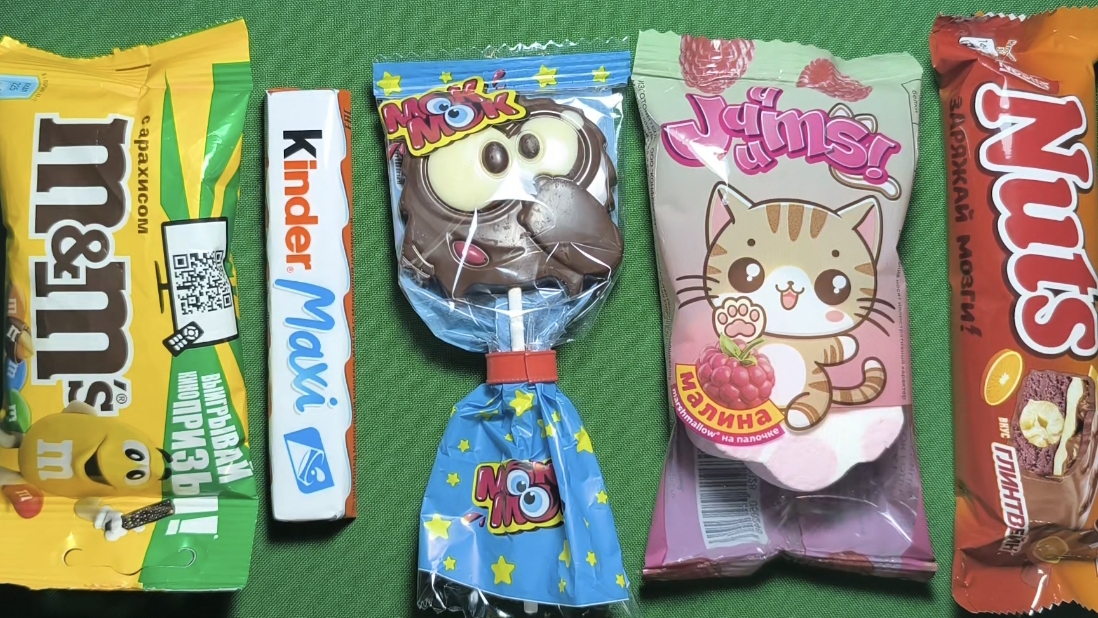 ASMR Самые популярные конфеты  Множество разноцветных леденцов  Разворачивание и поедание шоколада