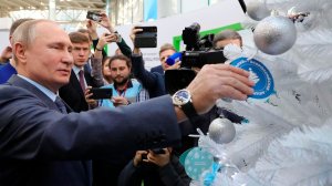 Владимир Путин примет участие в новогодней акции «Елка желаний» и исполнит мечты трех детей