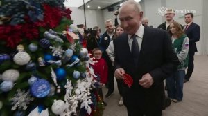 Президент России принял участие в акции «Елка желаний» в Национальном центре «Россия»