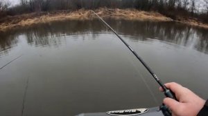 Рыбалка ДИКАЯ ЗАВОДЬ РАЗДАЕТ КРУПНЫХ ОКУНИЩ! Осенняя рыбалка 2025.