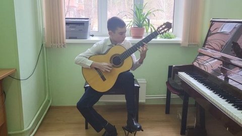 1. Карулли Ф. Анданте C-dur
2. Кабалевский Д. "Серенада Дон Кихота"