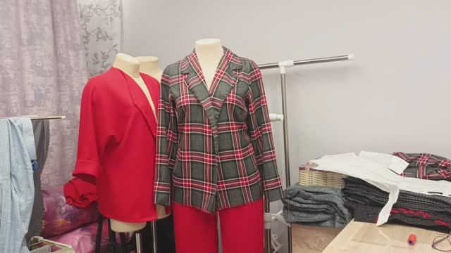 Еще один жакетик на подходе. смотреть онлайн