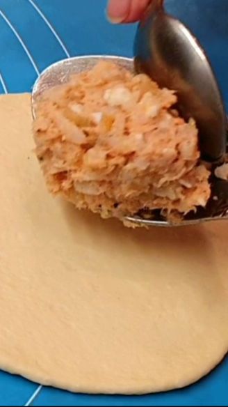 Пирожки с рыбной начинкой на дрожжевом тесте