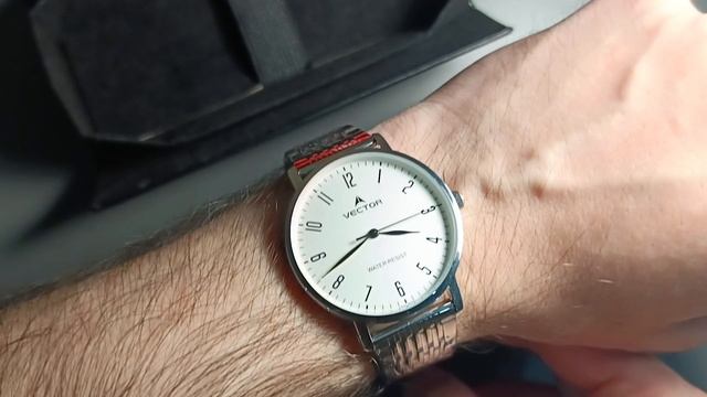 Кварцевын часы Vector V8-135415