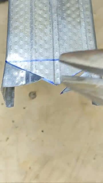 Крепеж профиля к бруску