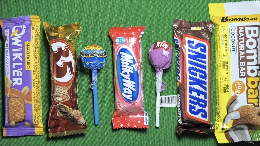 ASMR Самые популярные конфеты  Множество разноцветных леденцов  Разворачивание и поедание шоколада