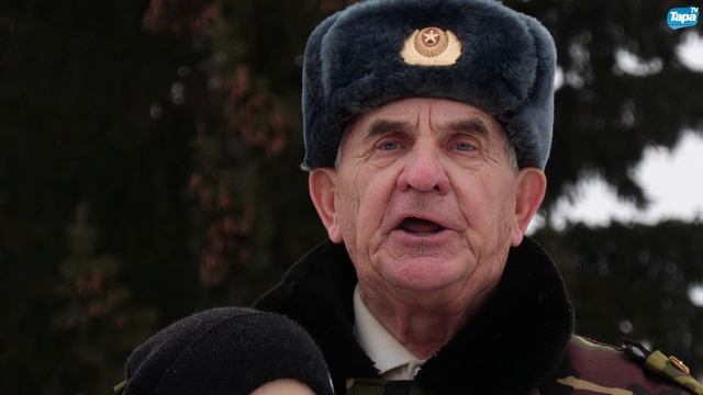 В День неизвестного солдата в Таре возложили цветы в сквере Победы (03.12.2025) смотреть онлайн