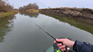 ЗАБРАЛСЯ ЧЕРЕЗ ГРЯЗЬ И БОЛОТА НА ЛЕСНУЮ РЕКУ! Ловля щуки на воблеры. Рыбалка 2025.