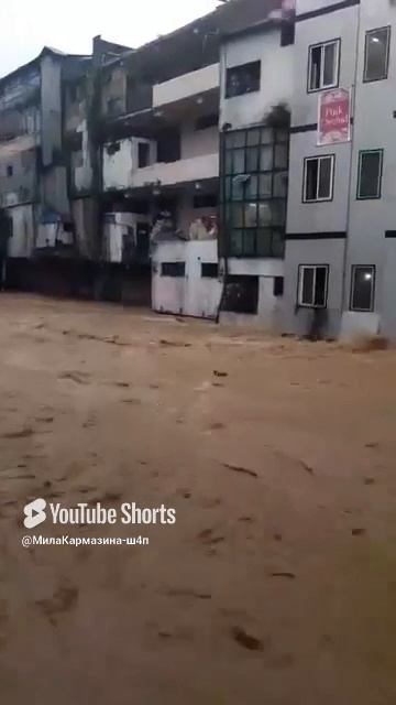 Наводнение 29 ноября в Бадулле, провинция Ува, Шри-Ланка.@https___t.me_Lkarmaz1954_8599