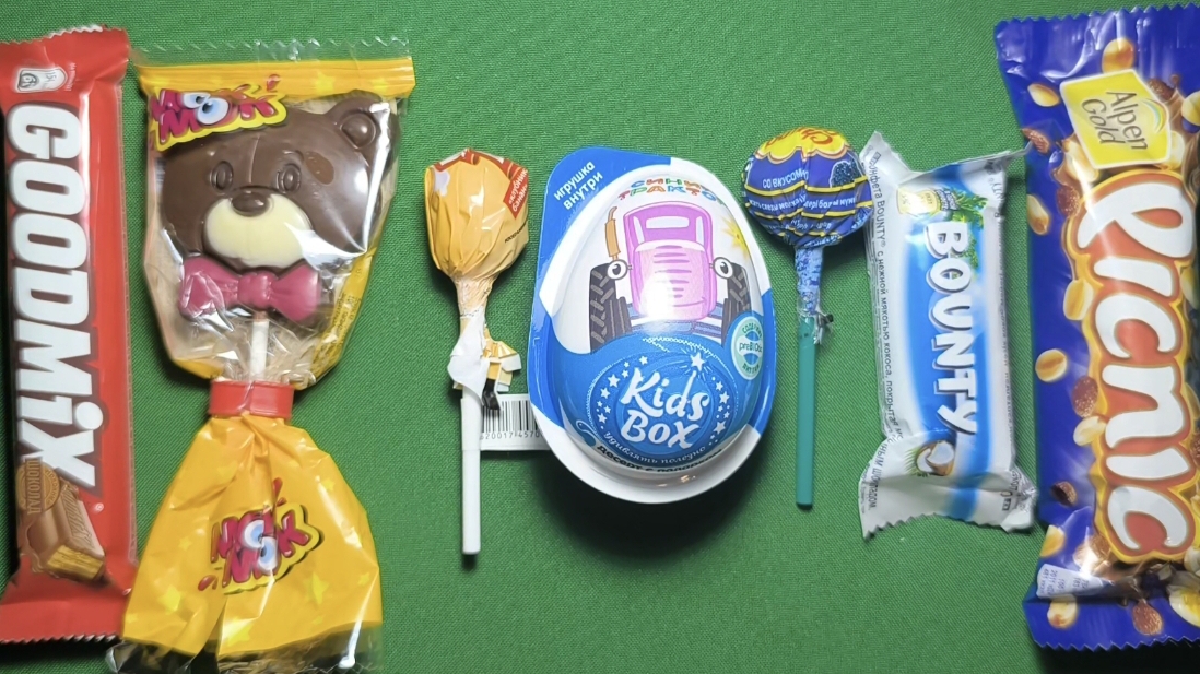 ASMR Самые популярные конфеты  Множество разноцветных леденцов  Разворачивание и поедание шоколада