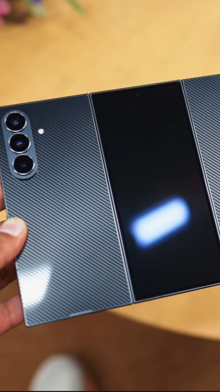 Samsung Galaxy Z TriFold -Первое знакомство с удивительным складным ЧУДОМ🚀😱#shorts #GalaxyZTriFold