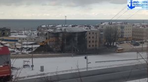 Процесс сноса дома 7 улицы Советской города Холмск