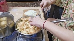 цветная капуста в кляре( сожла ее на фиг) картопля,огирек,селедочка,копченый сом и капусточка