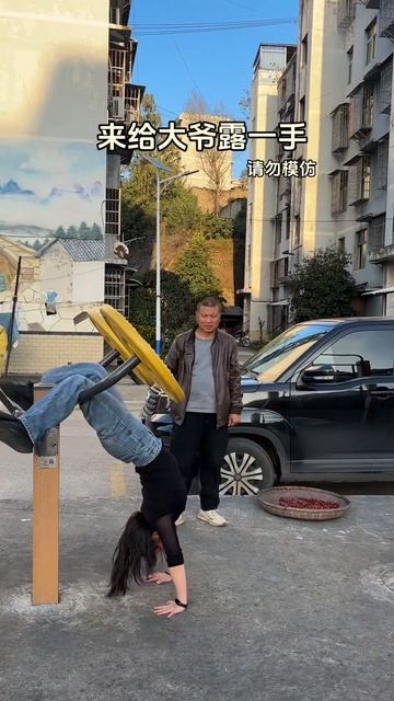 Зарядка во дворе #позитив #юмор @TD3786