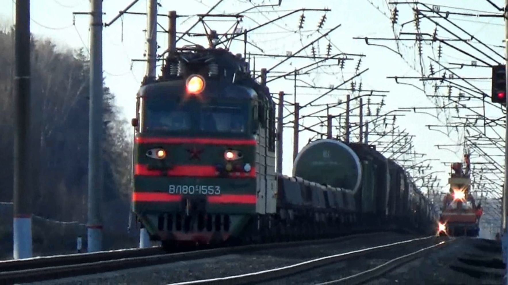 ВЛ80с-1553 с грузовым поездом
