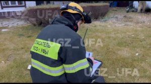 Спасатели показали кадры после падения частного вертолета в Уфе