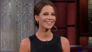 Кейт Бекинсейл учит Стивена говорить по-русски