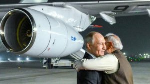 Нарендра Моди лично встретил Владимира Путина у трапа самолета