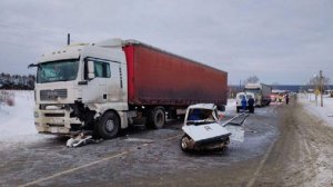 Три человека погибли в результате ДТП с участием грузовика в Красноярском крае