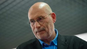 Писатель Борис Акунин* заочно приговорен к 15 годам колонии