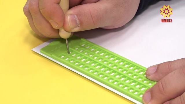 Преодолевать препятствия слабовидящим и слепым помогает слух и современные технологии