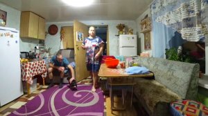 Простая жизнь,Пришёл муж пока он добрый надо накладывать🥴Не хотела отпускать и поехала с ней