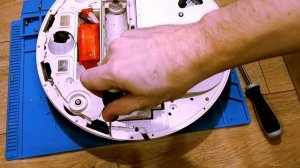 Замена обратного клапана 4 мм  в роботе пылесосе Xiaomi