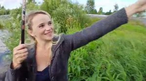 Поймала не обычную золотую рыбку.впервые такую вижу и ловлю