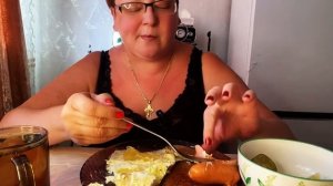 НЕ ЗНАЮ,что БОЛЬШЕ ХОЧУ🤣🤣🤣ЯИШНИЦУ ИЛИ ГОЛУБЦЫ/Мукбанг🤣/