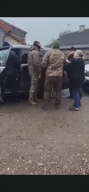 ТЦК_Ударил_ Дедушку_ В Маске_ Г. Черновцы.