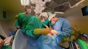 Российские специалисты провели уникальную операцию по удалению опухоли на сердце.