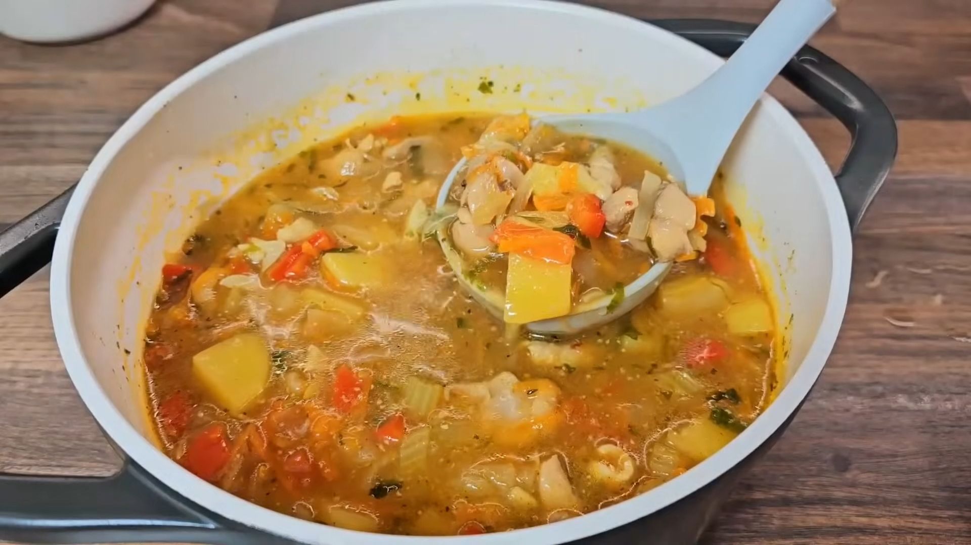 Я могу есть этот суп каждый день. Он настолько вкусный, вы будете готовить его хоть раз в неделю смотреть онлайн