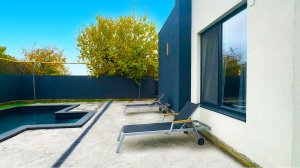 Современный дом с отличным ремонтом и бассейном в отличном месте Краснодара