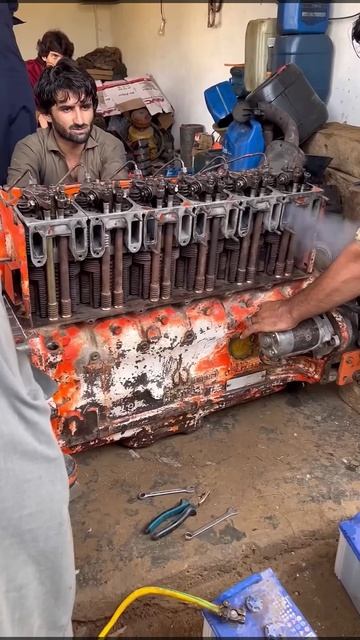 Запуск огромного двигателя.