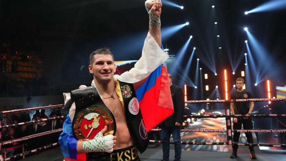 Фогум в четвертом раунде отказался драться с Папиным из-за травмы