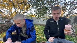 Заруба. Съешь палку колбасы 2 кг и получи деньги. Кто быстрее съест колбасу