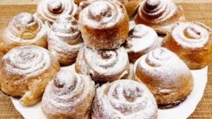 Булочки слоёные с творожно-шоколадной начинкой.