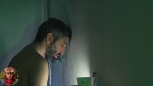 Колю дрова, готовлю печку Ну и я там есть статистом