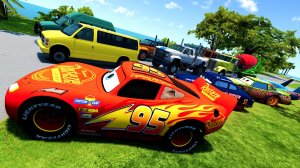 МУЛЬТИКИ ПРО МАШИНКИ. Мультики для детей: машинки разбиваются падая с горы.