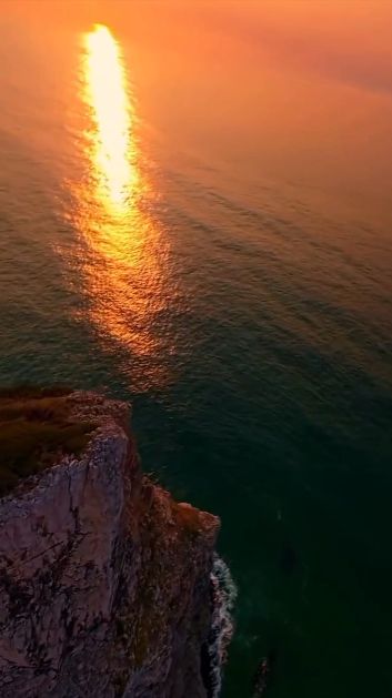 Неповторимый и красивый полет  сквозь скалы! | A unique and beautiful flight through the rocks!