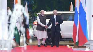 Главная тема дня - начало государственного визита Владимира Путина в Индию.
