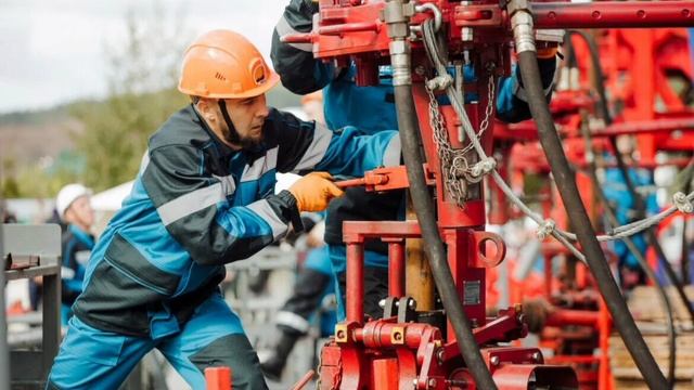 Рабочие профессии Бурильщик кап. ремонта скважин (1) смотреть онлайн